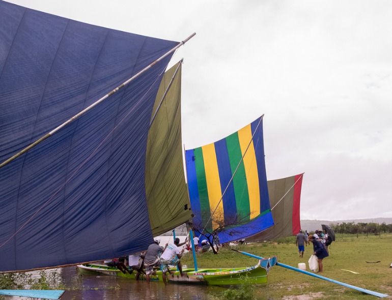 Corrida de canoa à vela marca o segundo dia de ação da campanha Eu viro carranca para defender o Velho Chico 2022